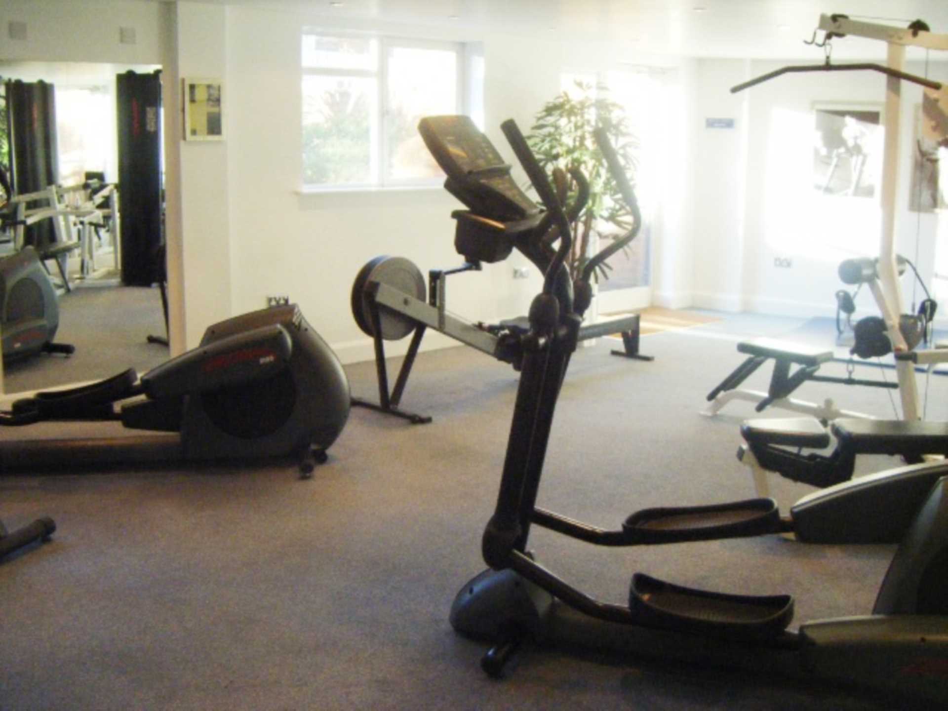 London W5 3BF 3 bed flat rental property internal/external image-11