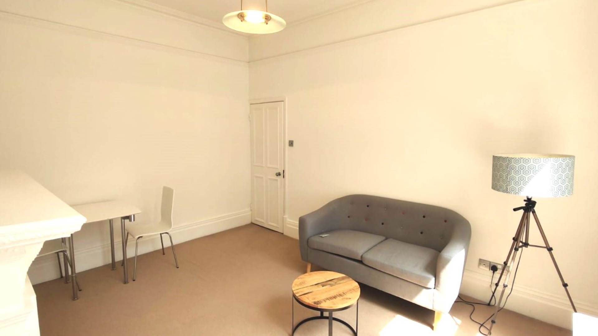 London W8 4PD 1 bed flat rental property internal/external image-2