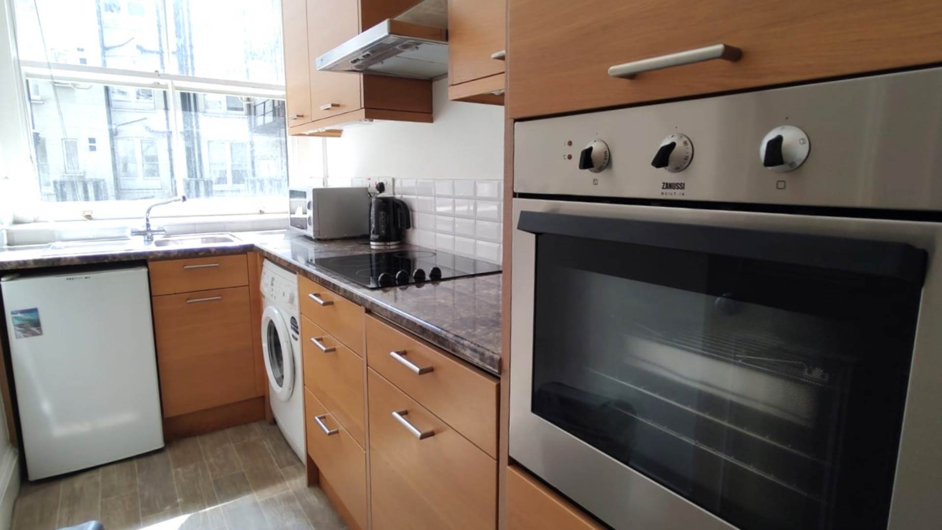 London W8 4PD 1 bed flat rental property internal/external image-6