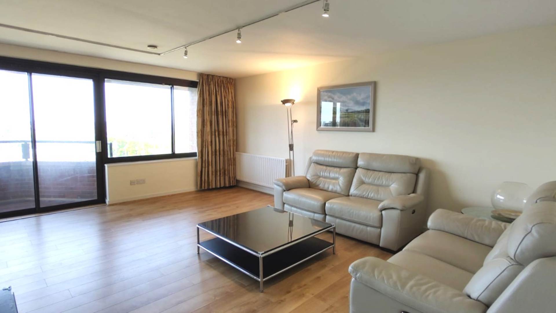 London NW3 6HT 2 bed flat rental property internal/external image-2
