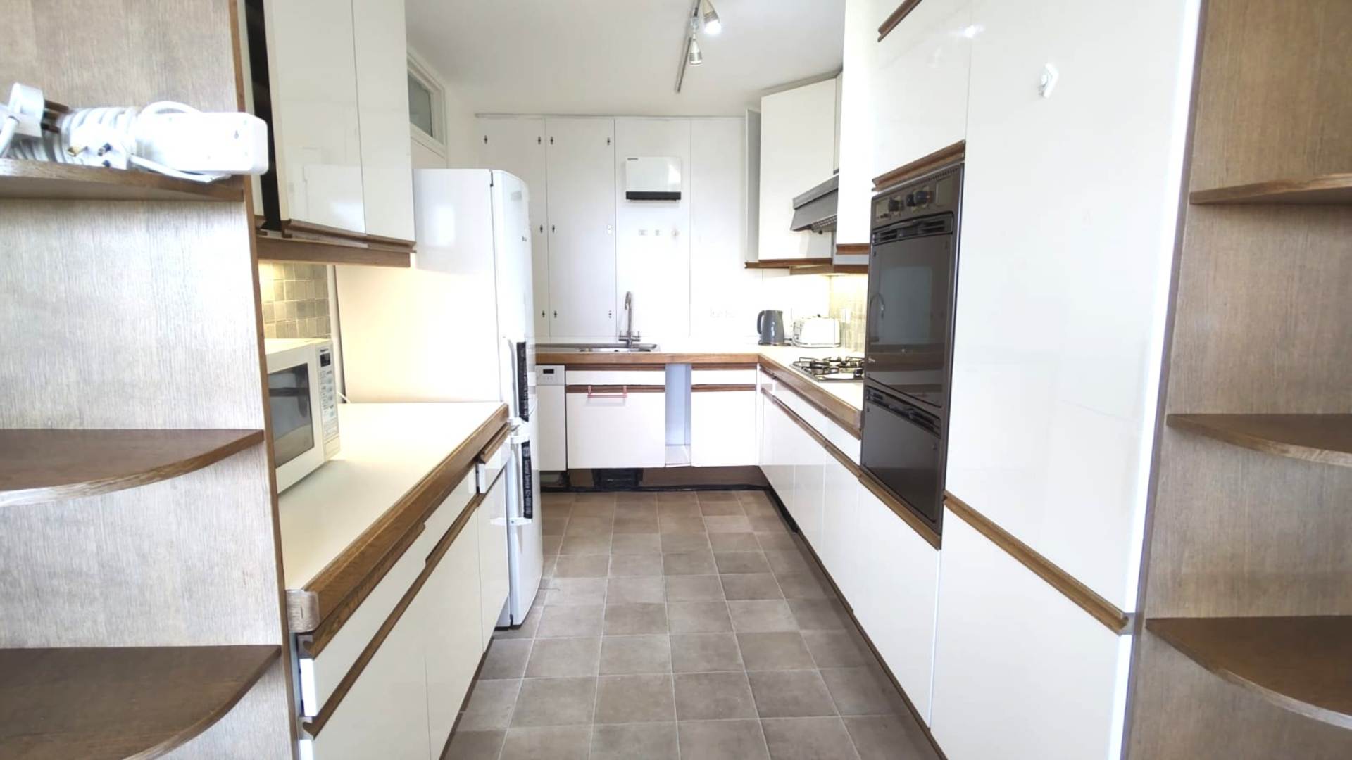 London NW3 6HT 2 bed flat rental property internal/external image-3