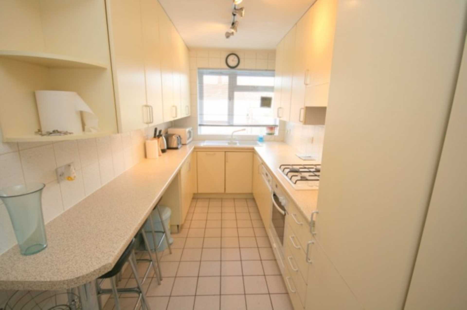 London NW6 4HB 2 bed flat rental property internal/external image-3