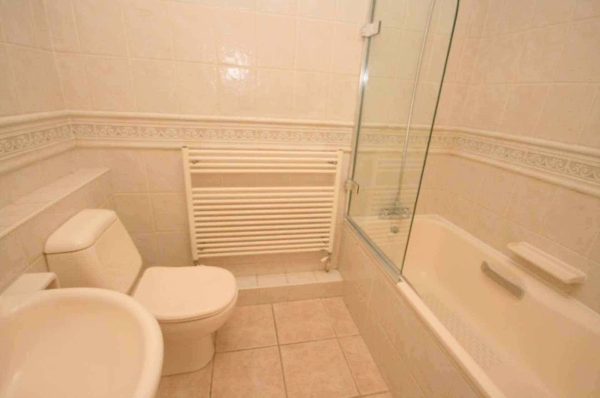 London NW6 4HB 2 bed flat rental property internal/external image-6