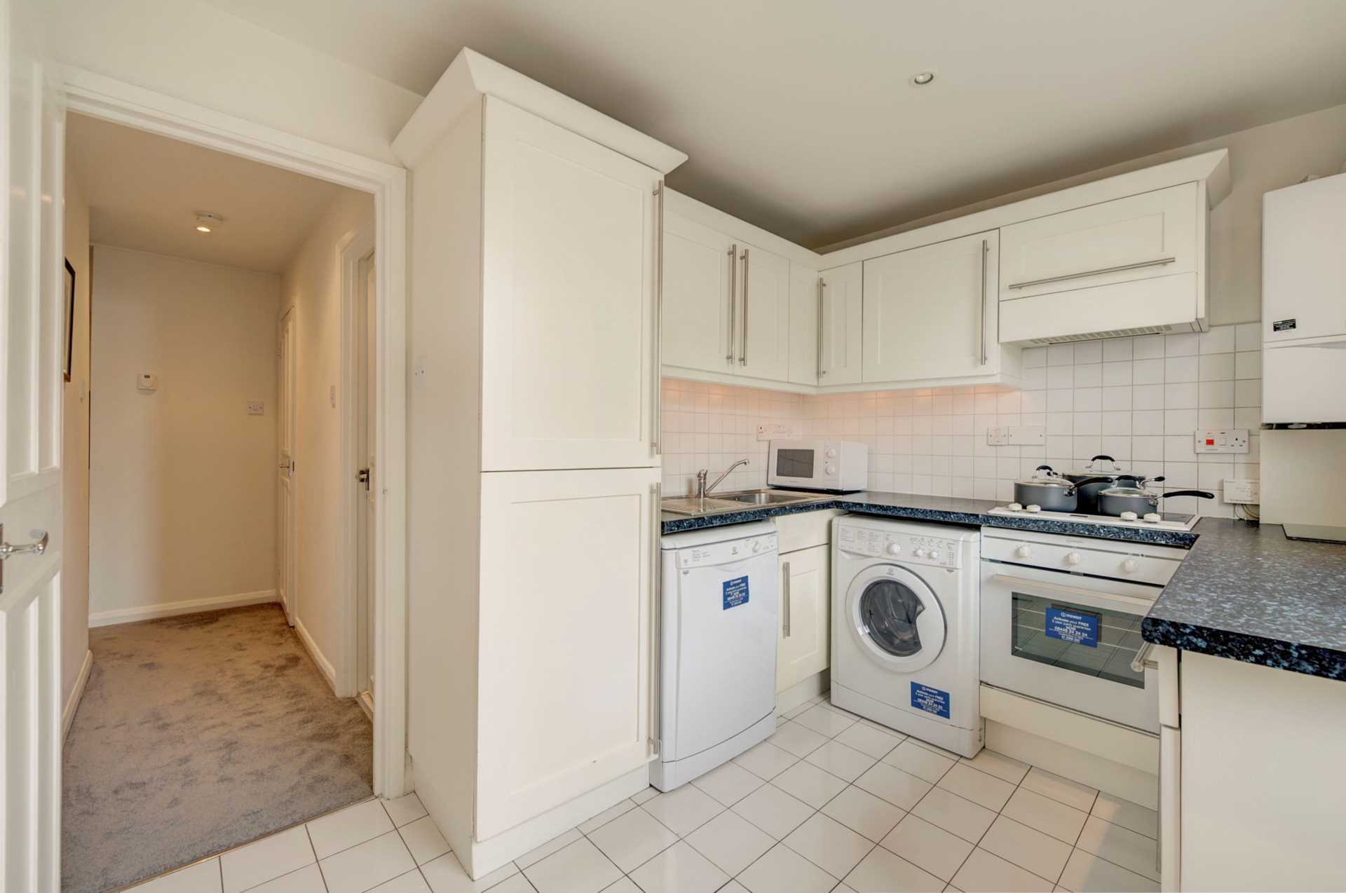 London SW3 6SN 2 bed flat rental property internal/external image-7