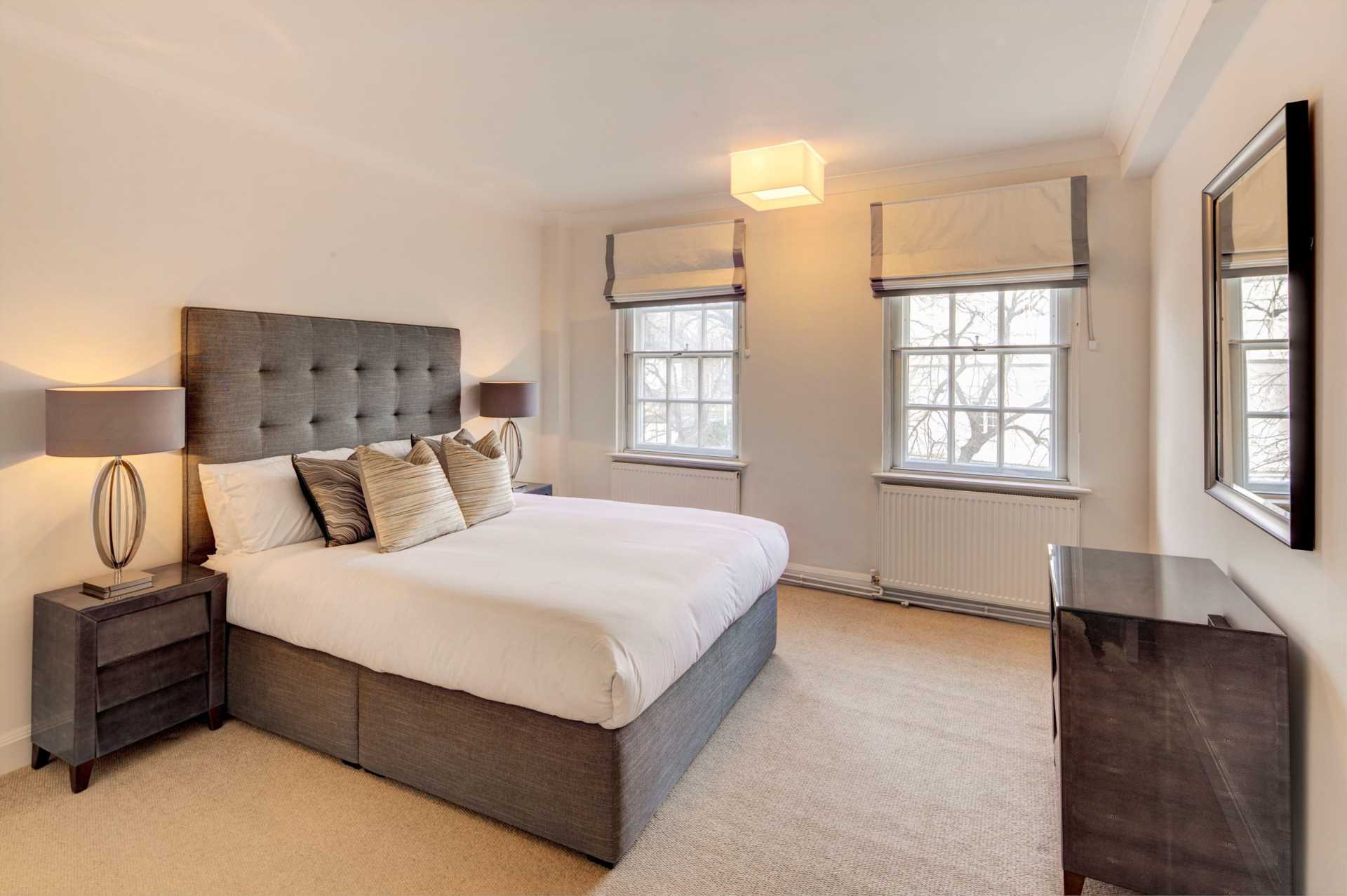 London SW3 6SH 2 bed apartment rental property internal/external image-3