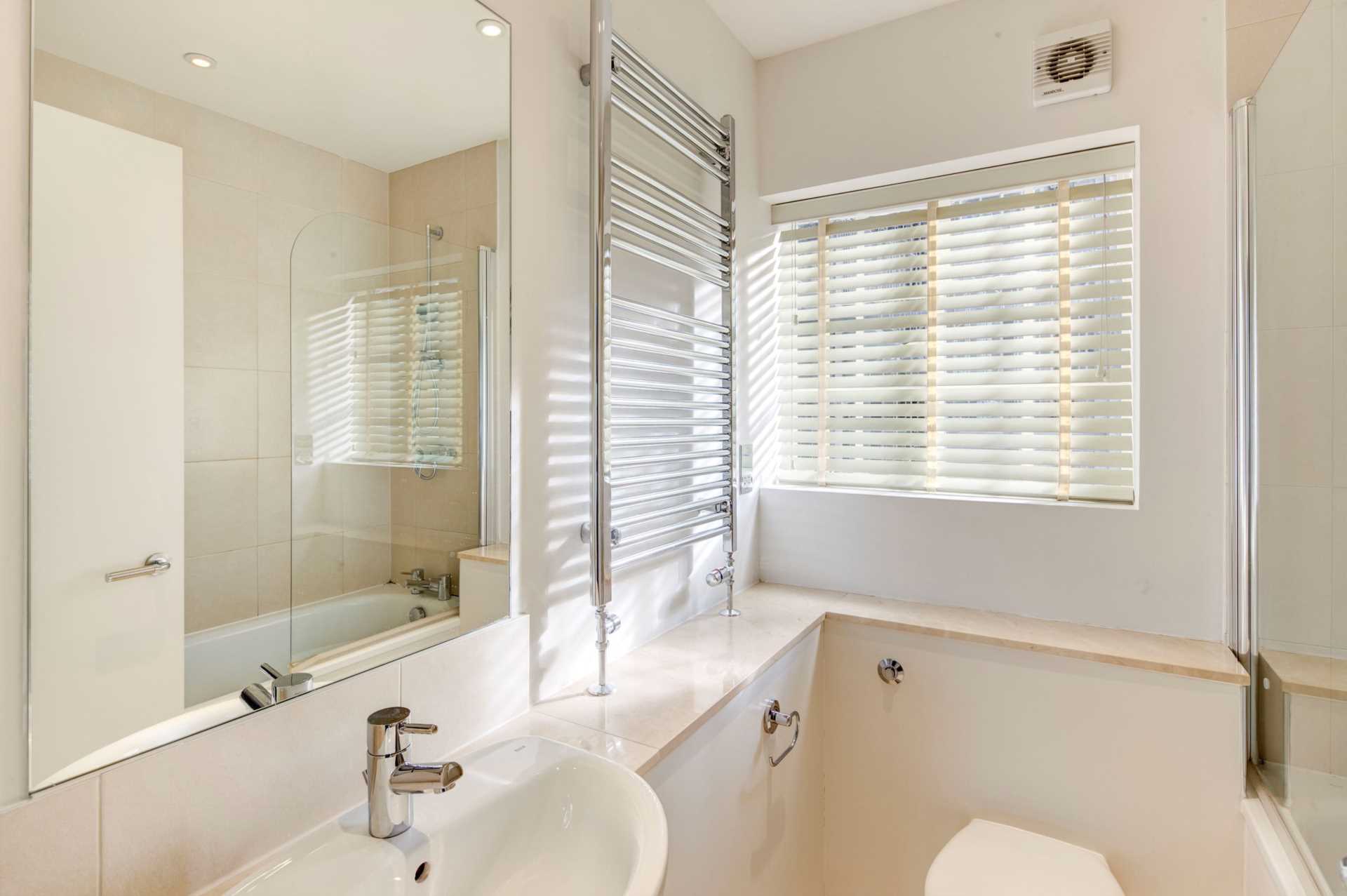 London SW3 6SH 2 bed apartment rental property internal/external image-5