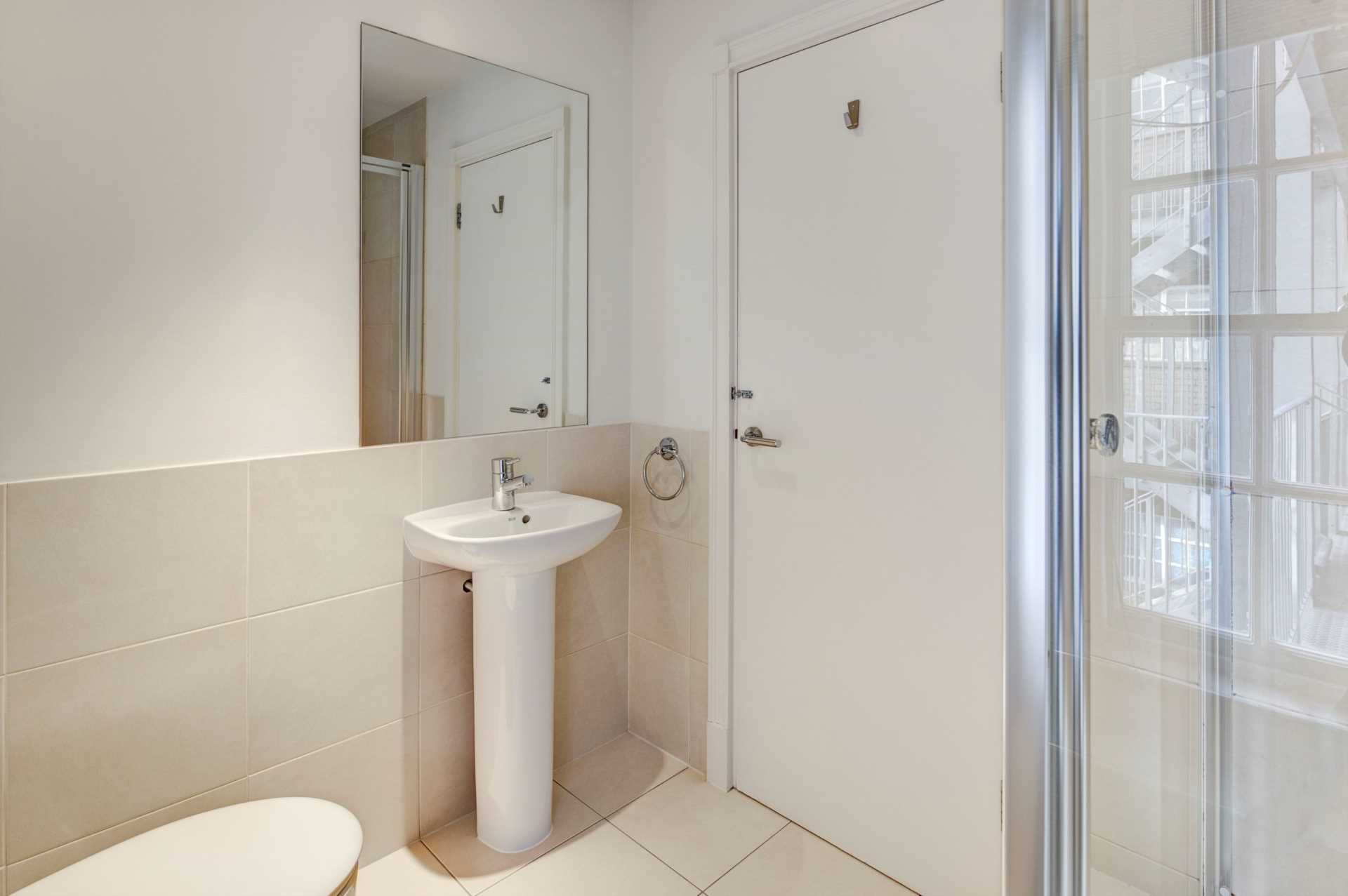 London SW3 6SH 2 bed apartment rental property internal/external image-6