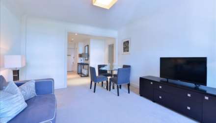 2 bed apartment to rent in London SW3