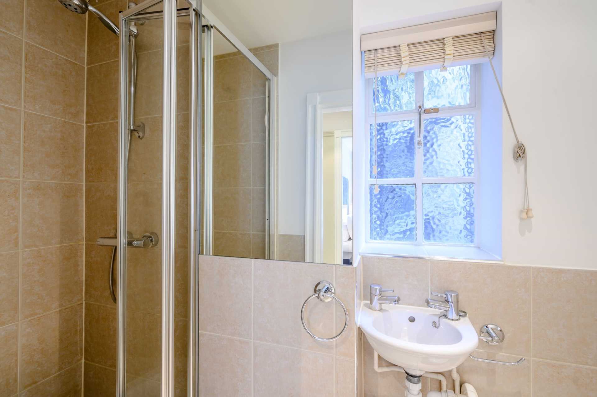 London SW3 6SH 2 bed flat rental property internal/external image-9