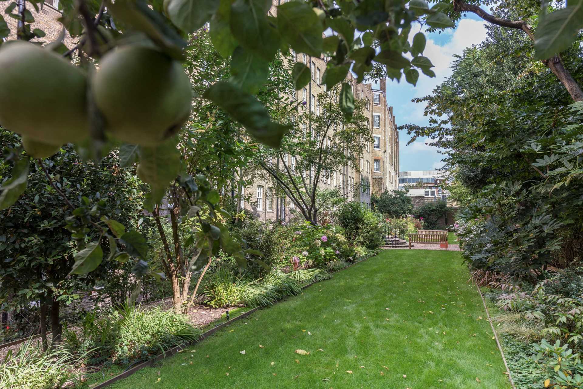 London SW3 6SH 2 bed flat rental property internal/external image-11