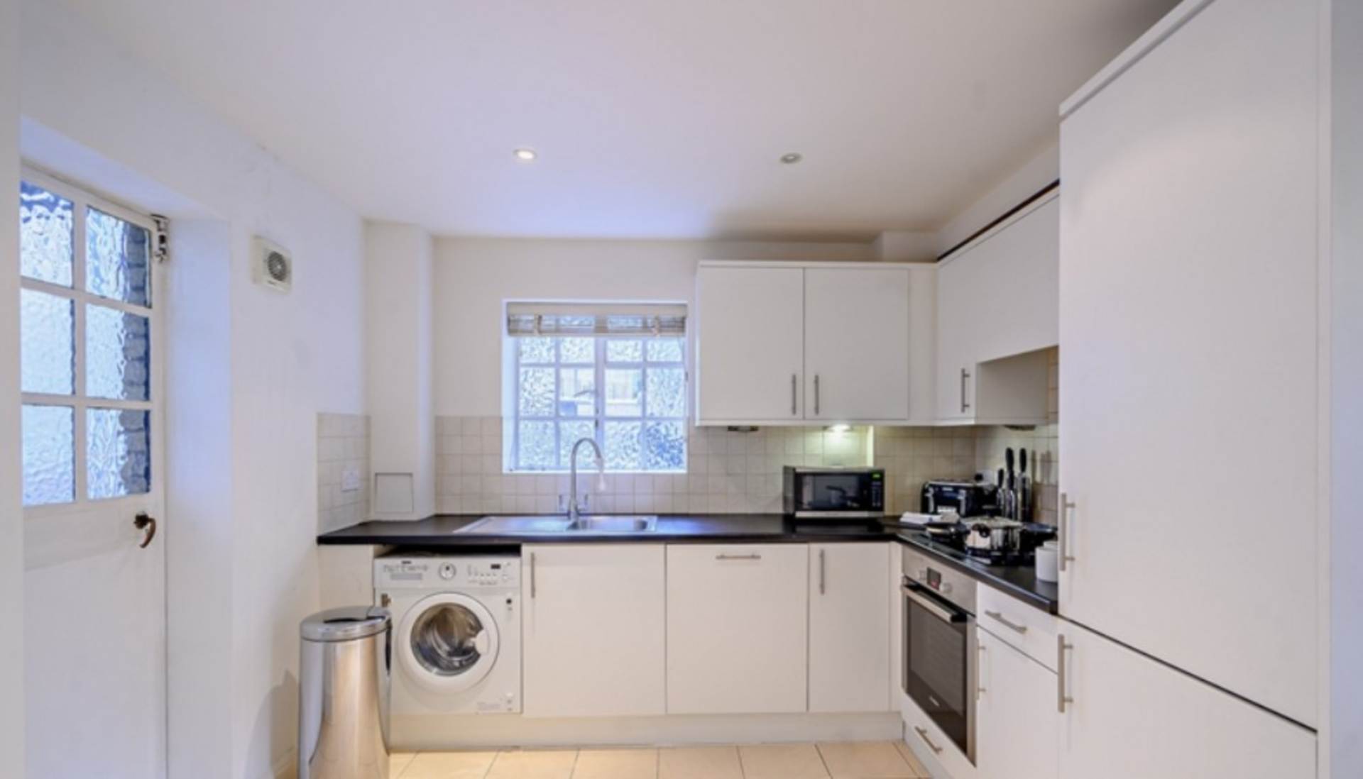 London SW3 6SH 2 bed flat rental property internal/external image-5