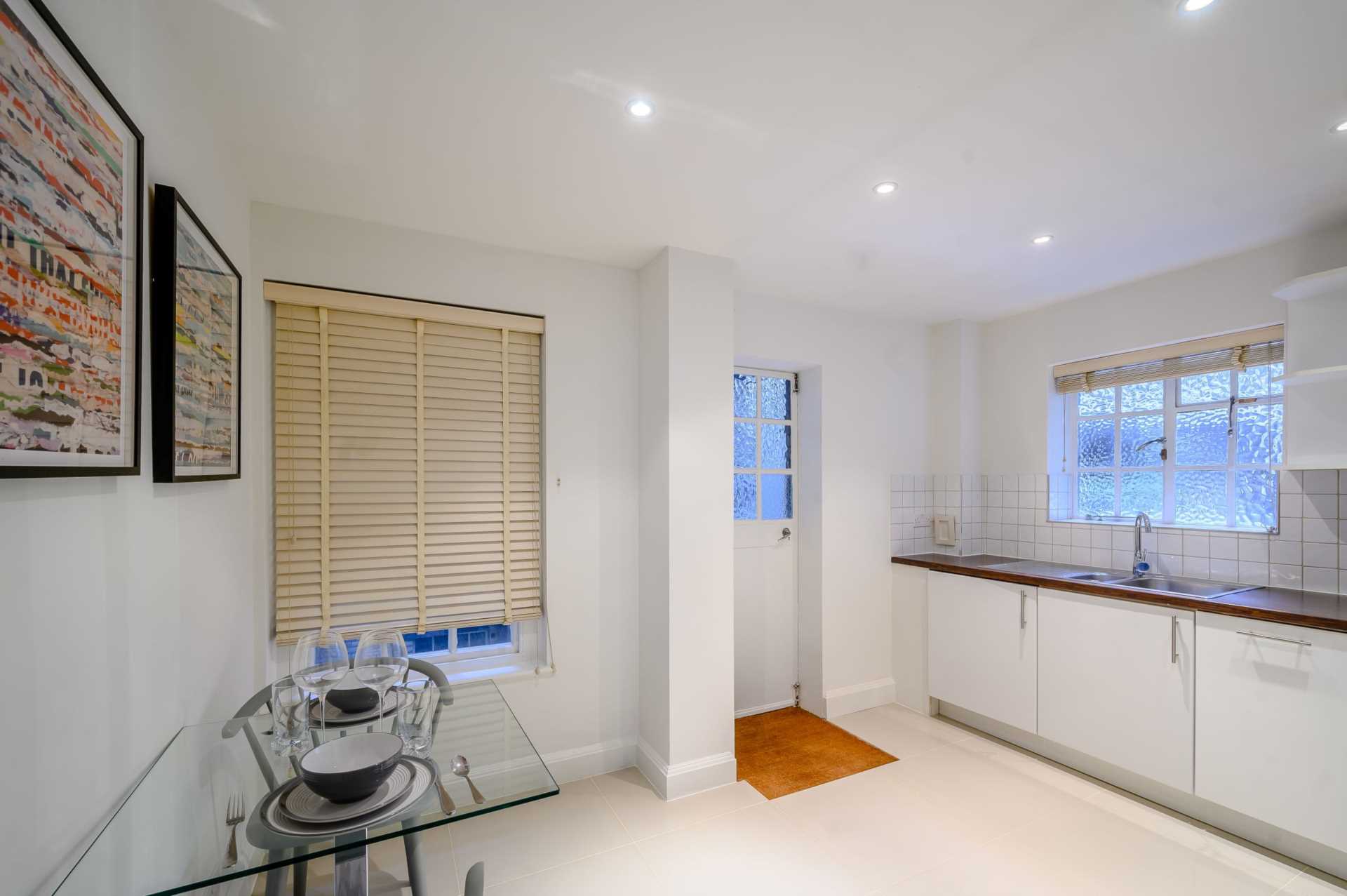 London SW3 6SH 2 bed flat rental property internal/external image-6