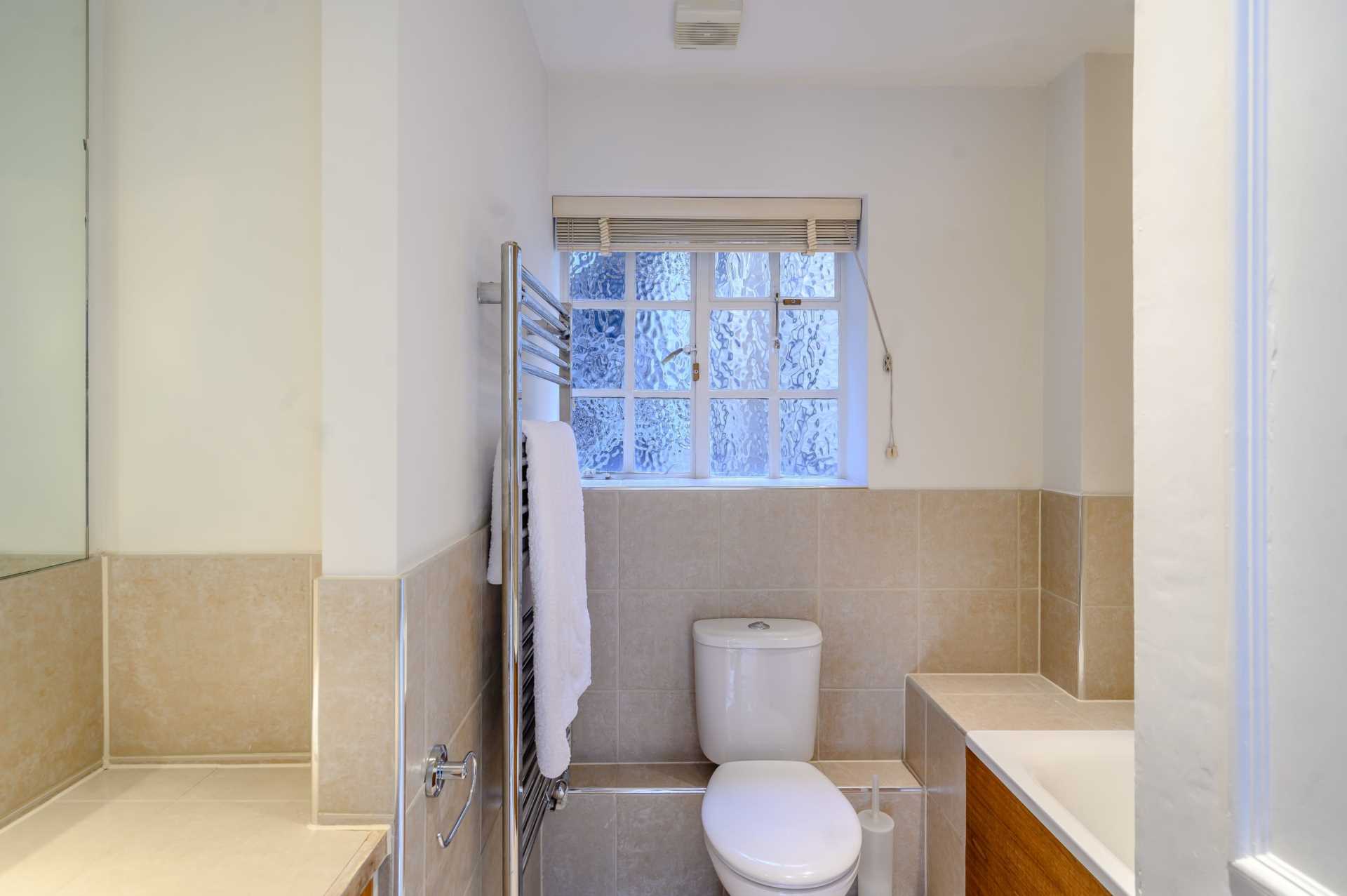 London SW3 6SH 2 bed flat rental property internal/external image-7