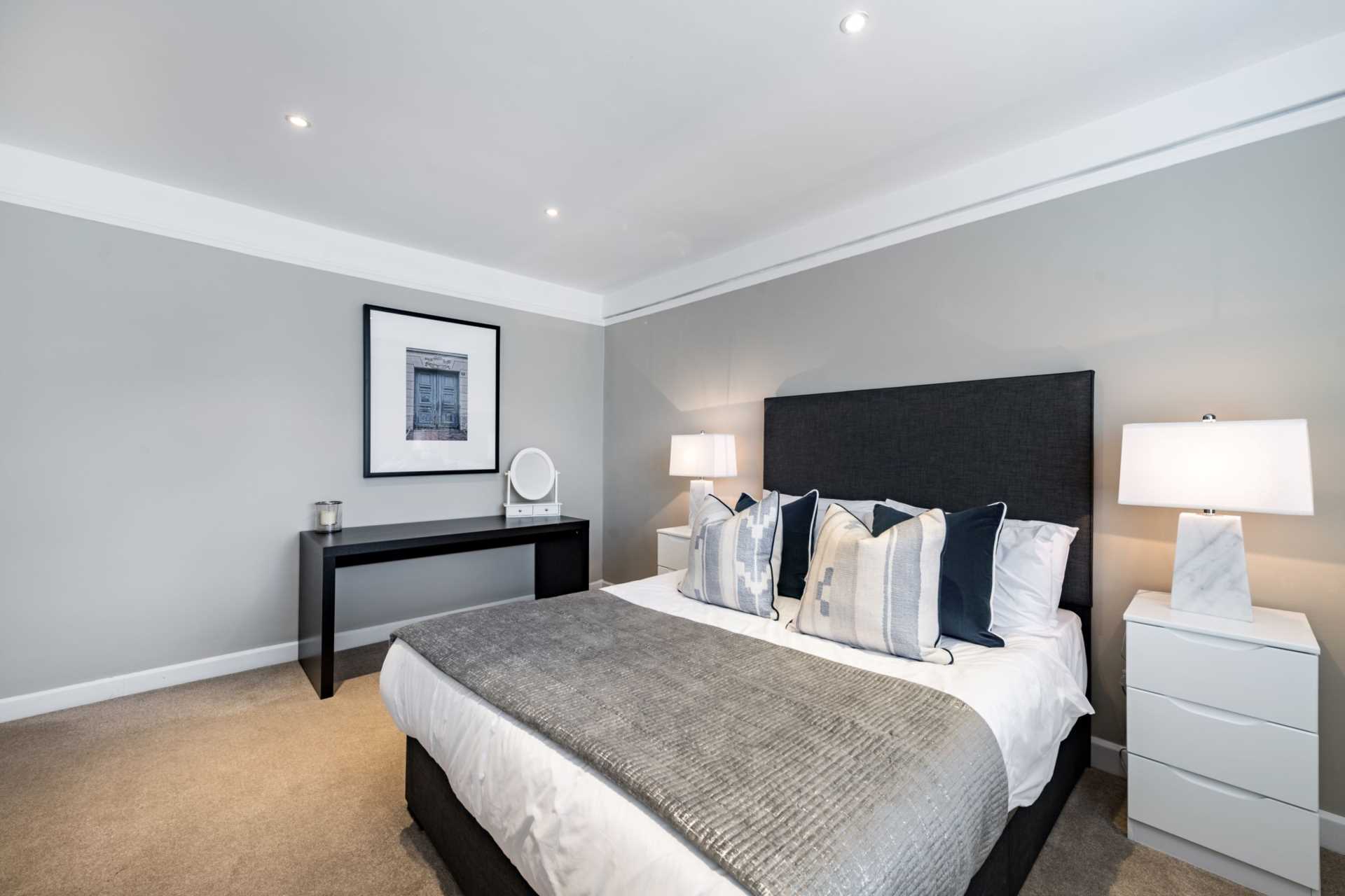 London W1J 5NA 1 bed apartment rental property internal/external image-5