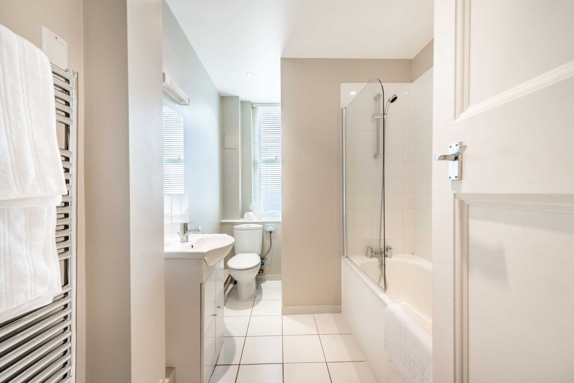 London W1J 5NA 1 bed apartment rental property internal/external image-7