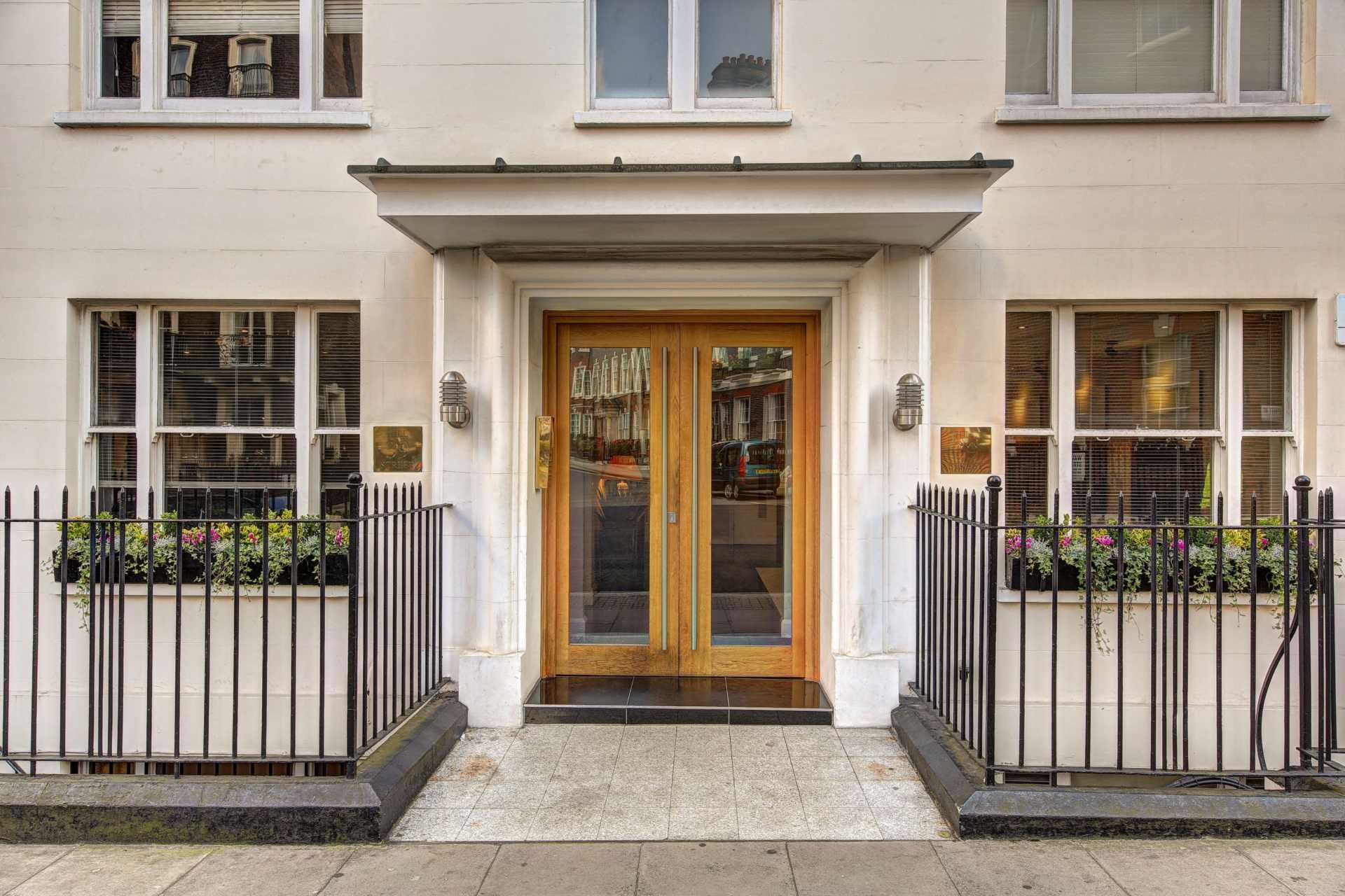 London W1J 5NA 1 bed apartment rental property internal/external image-9