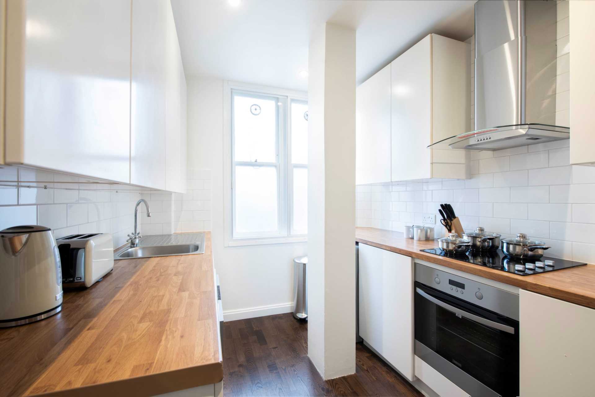 London W1J 5NA 3 bed apartment rental property internal/external image-11