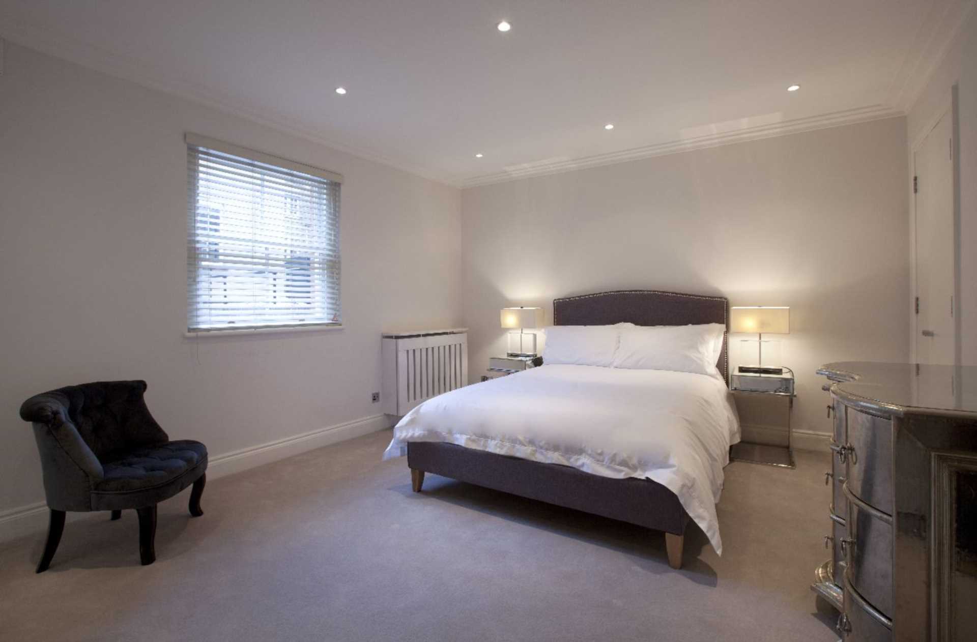 London W1K 3QA 1 bed flat rental property internal/external image-1