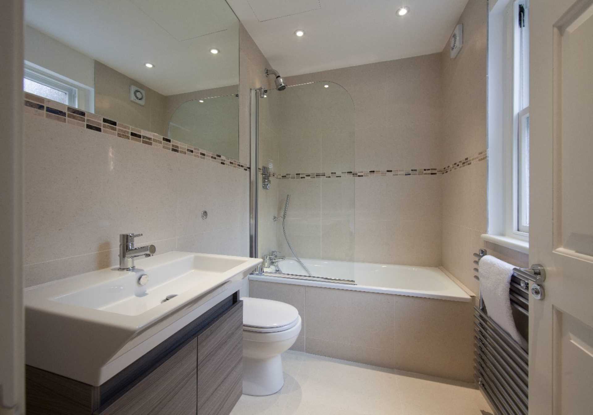 London W1K 3QA 1 bed flat rental property internal/external image-3
