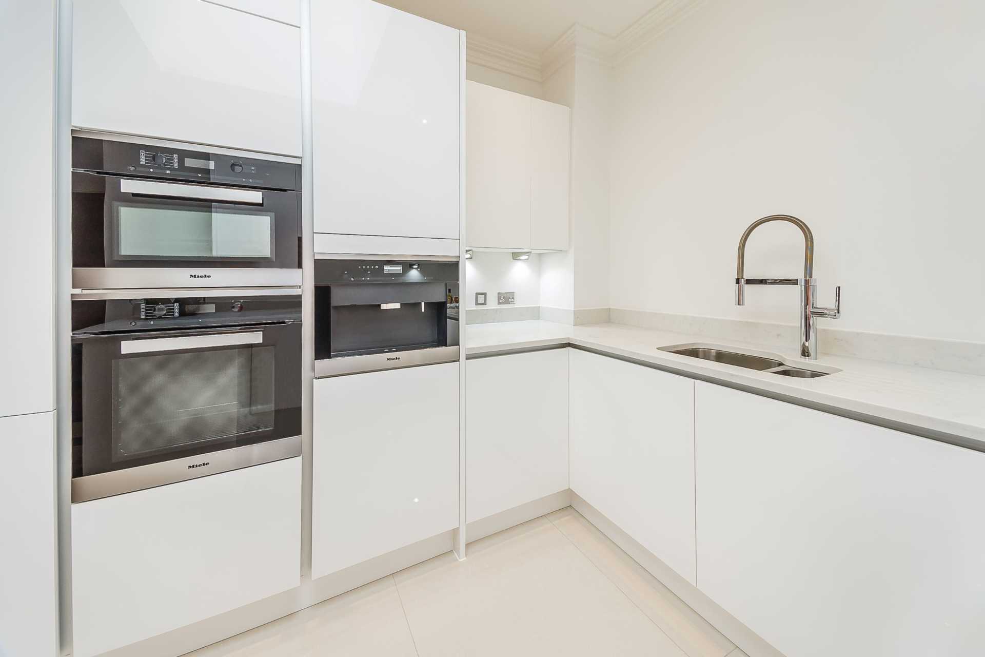 London W6 9UF 2 bed apartment rental property internal/external image-13