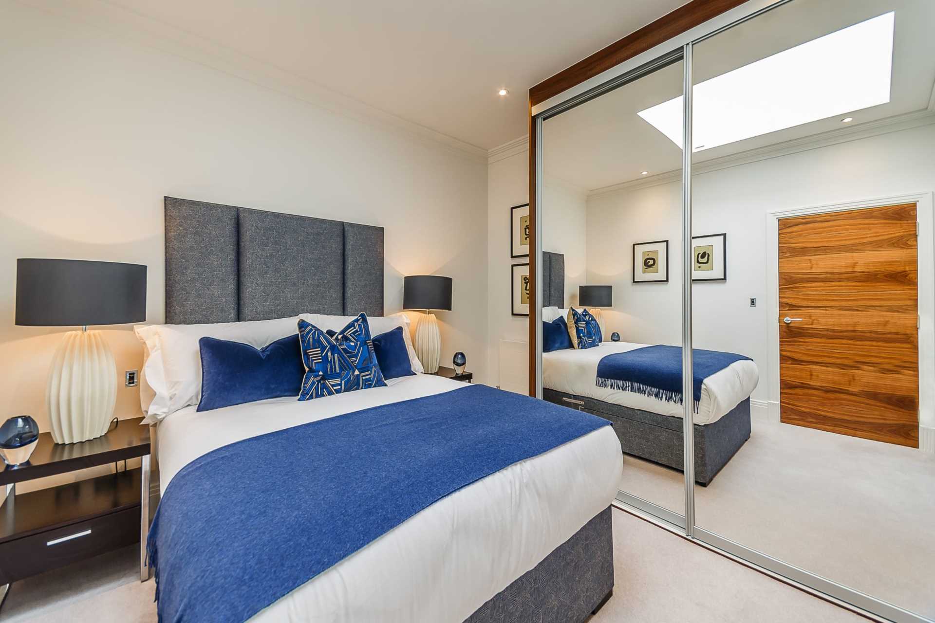 London W6 9UF 2 bed apartment rental property internal/external image-4