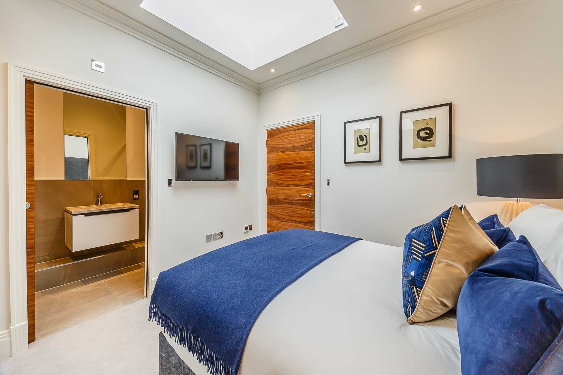 London W6 9UF 2 bed apartment rental property internal/external image-5