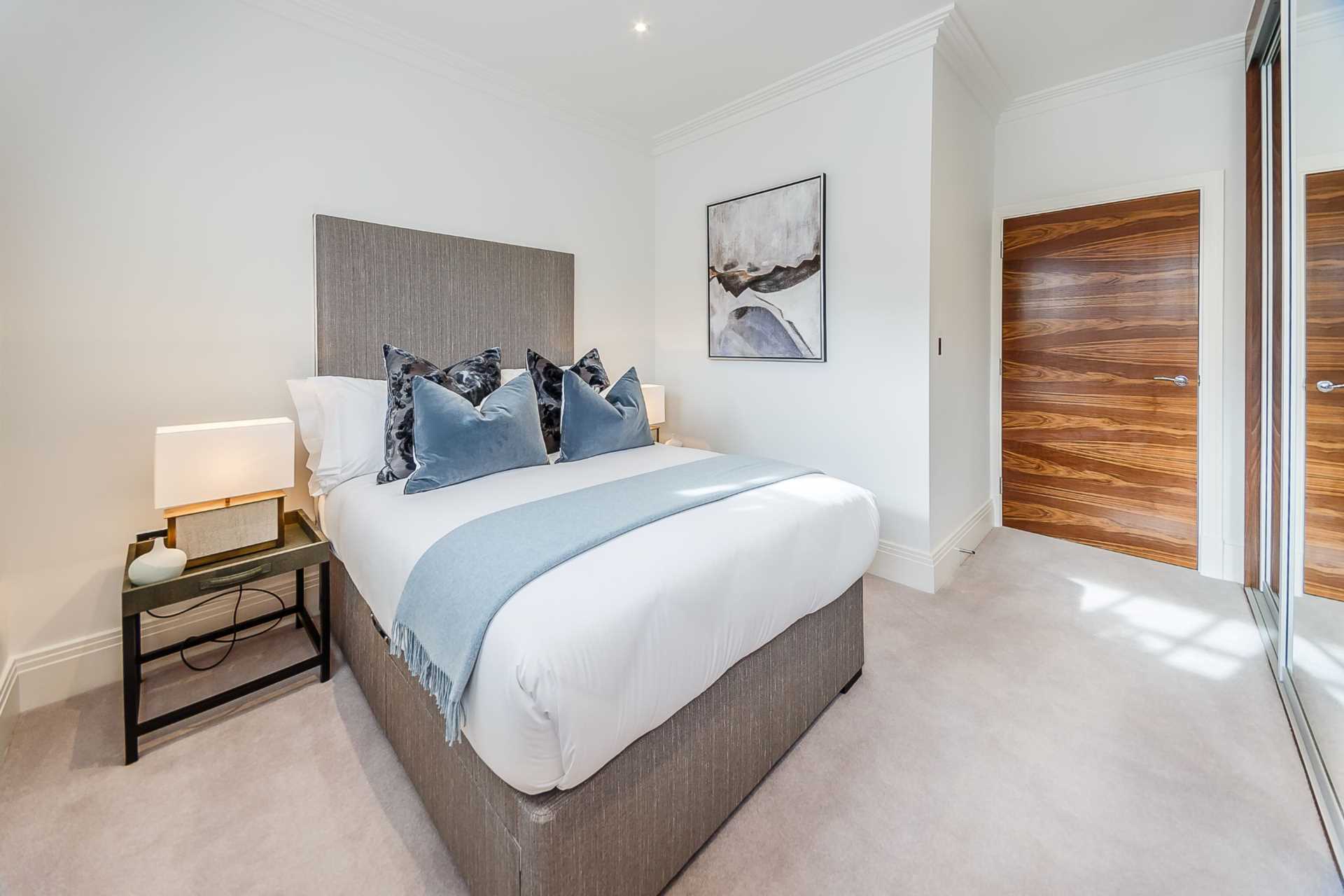 London W6 9UF 2 bed apartment rental property internal/external image-6