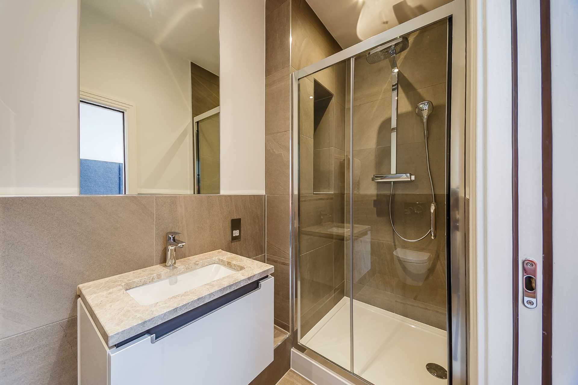 London W6 9UF 2 bed apartment rental property internal/external image-8