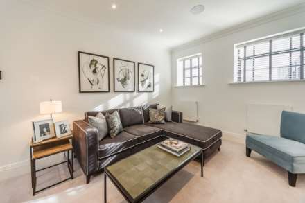2 bed apartment to rent in London W6