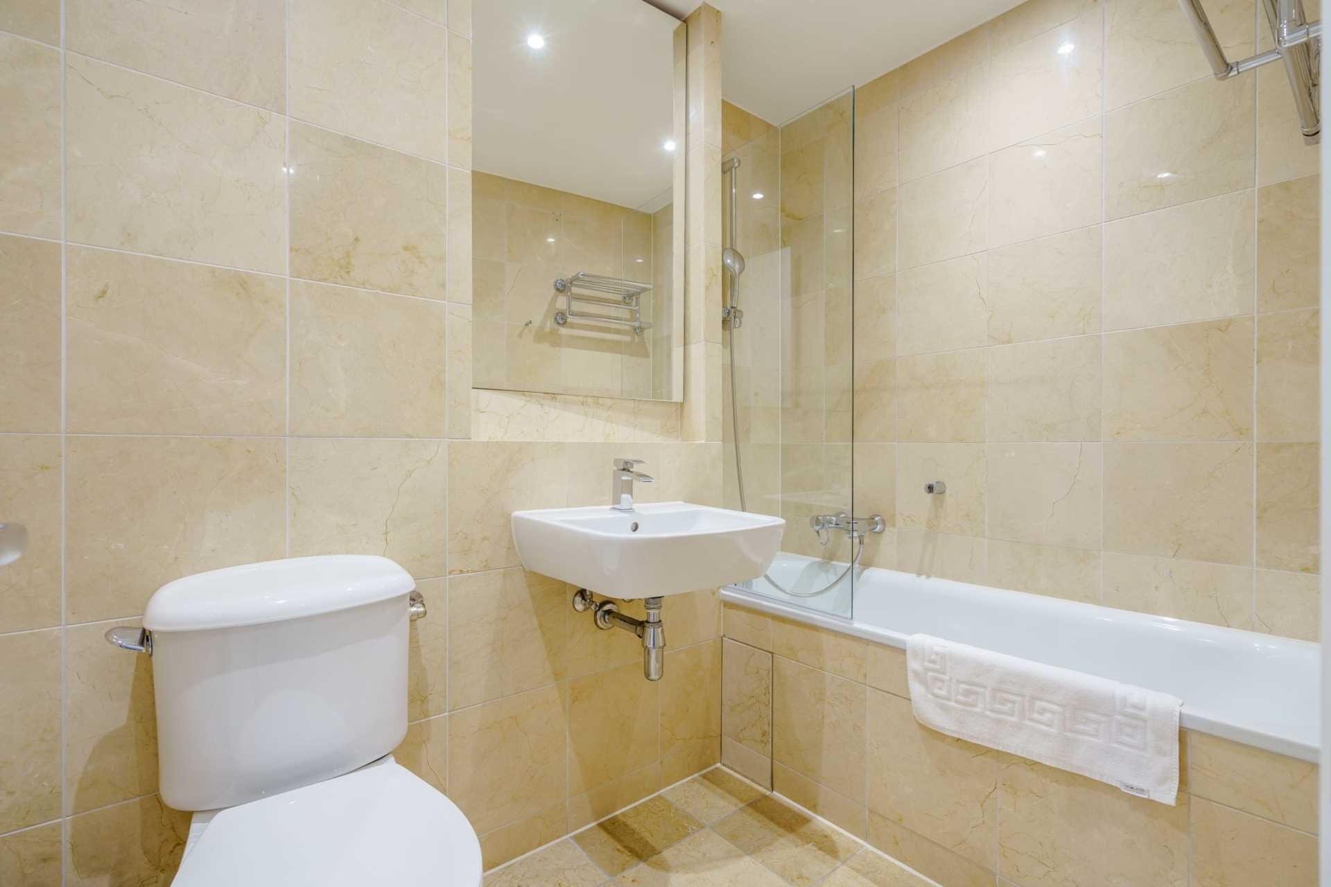 London E14 8RW 2 bed flat rental property internal/external image-9