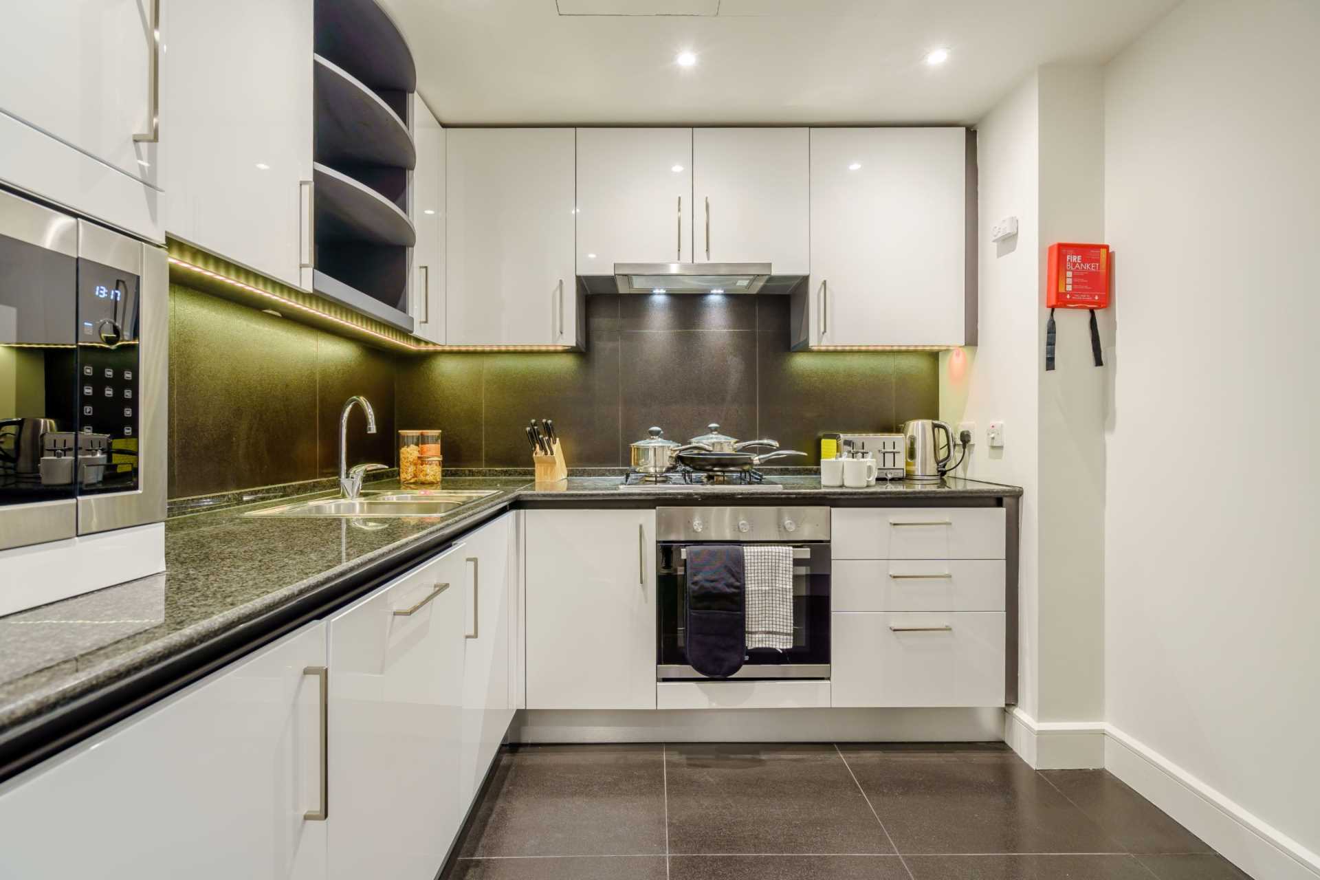 London E14 8RW 2 bed flat rental property internal/external image-10