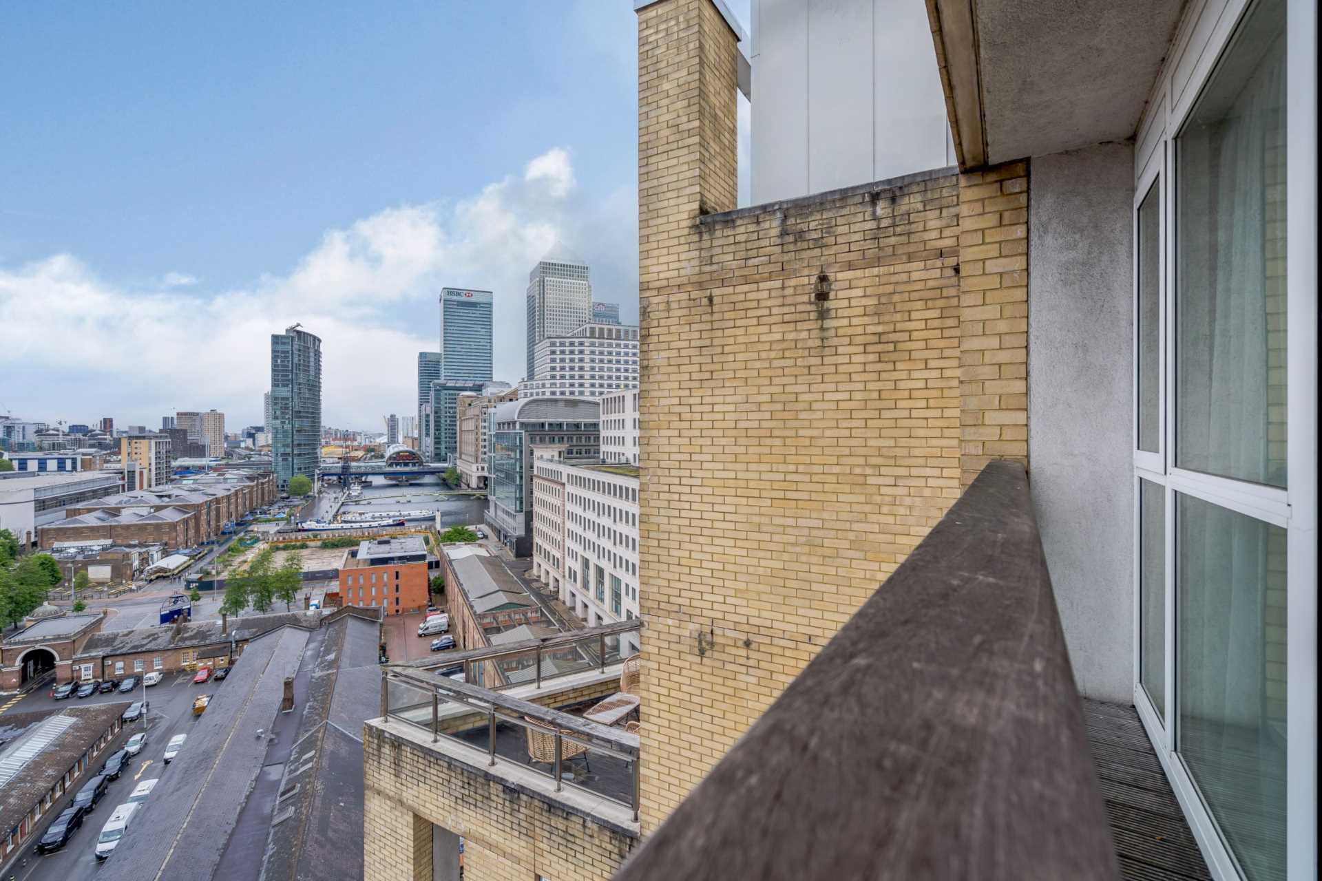 London E14 8RW 2 bed flat rental property internal/external image-12