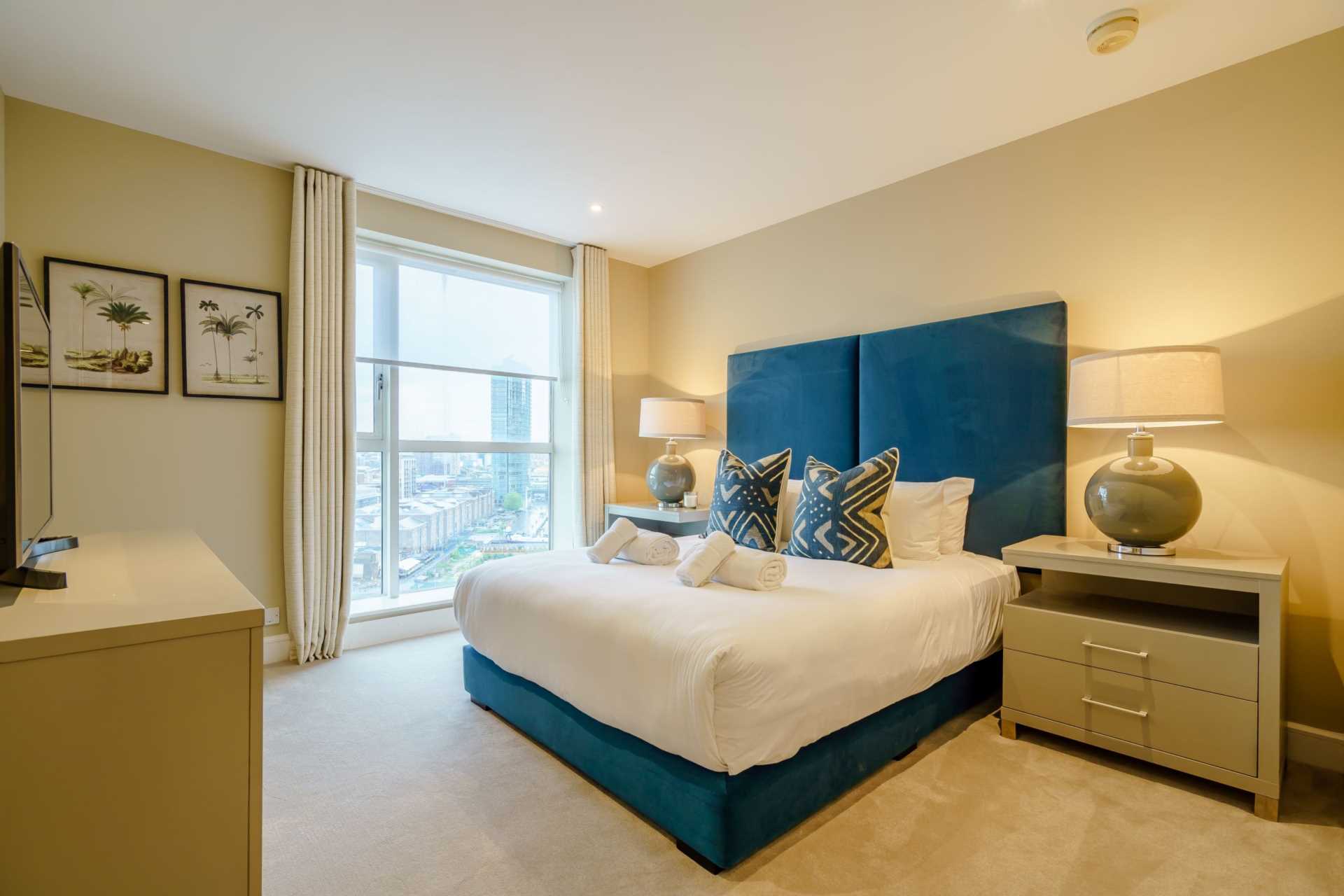 London E14 8RW 2 bed flat rental property internal/external image-3