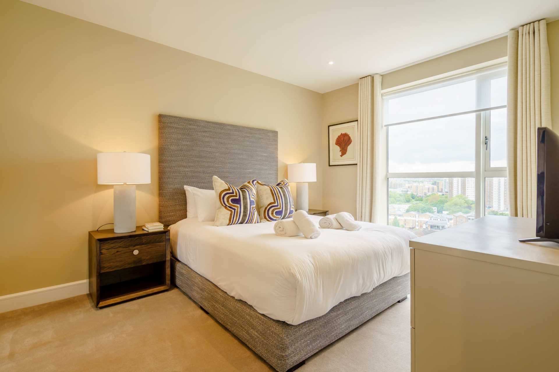 London E14 8RW 2 bed flat rental property internal/external image-5