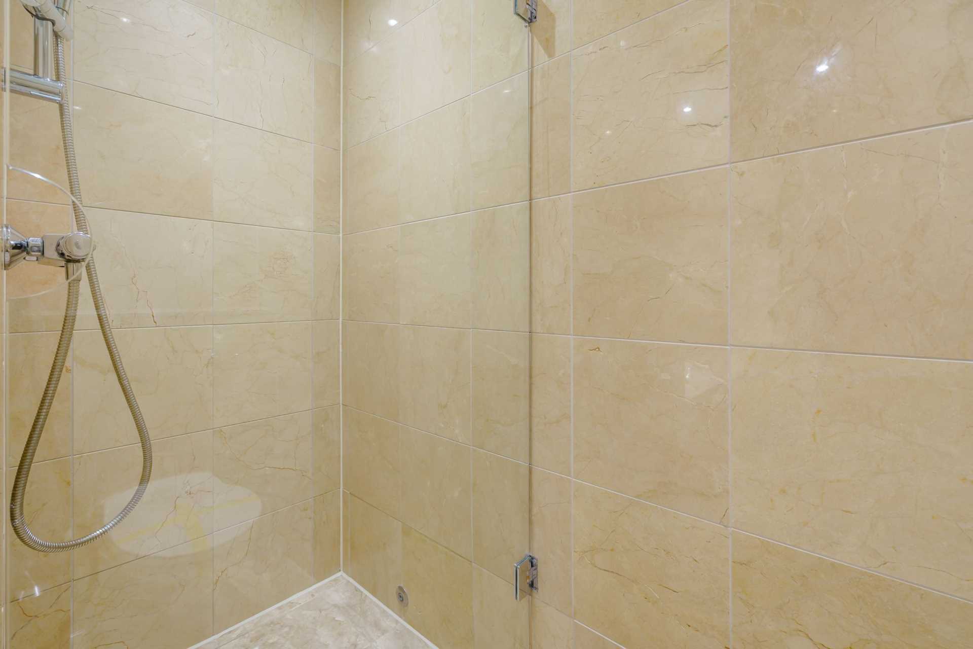 London E14 8RW 2 bed flat rental property internal/external image-8