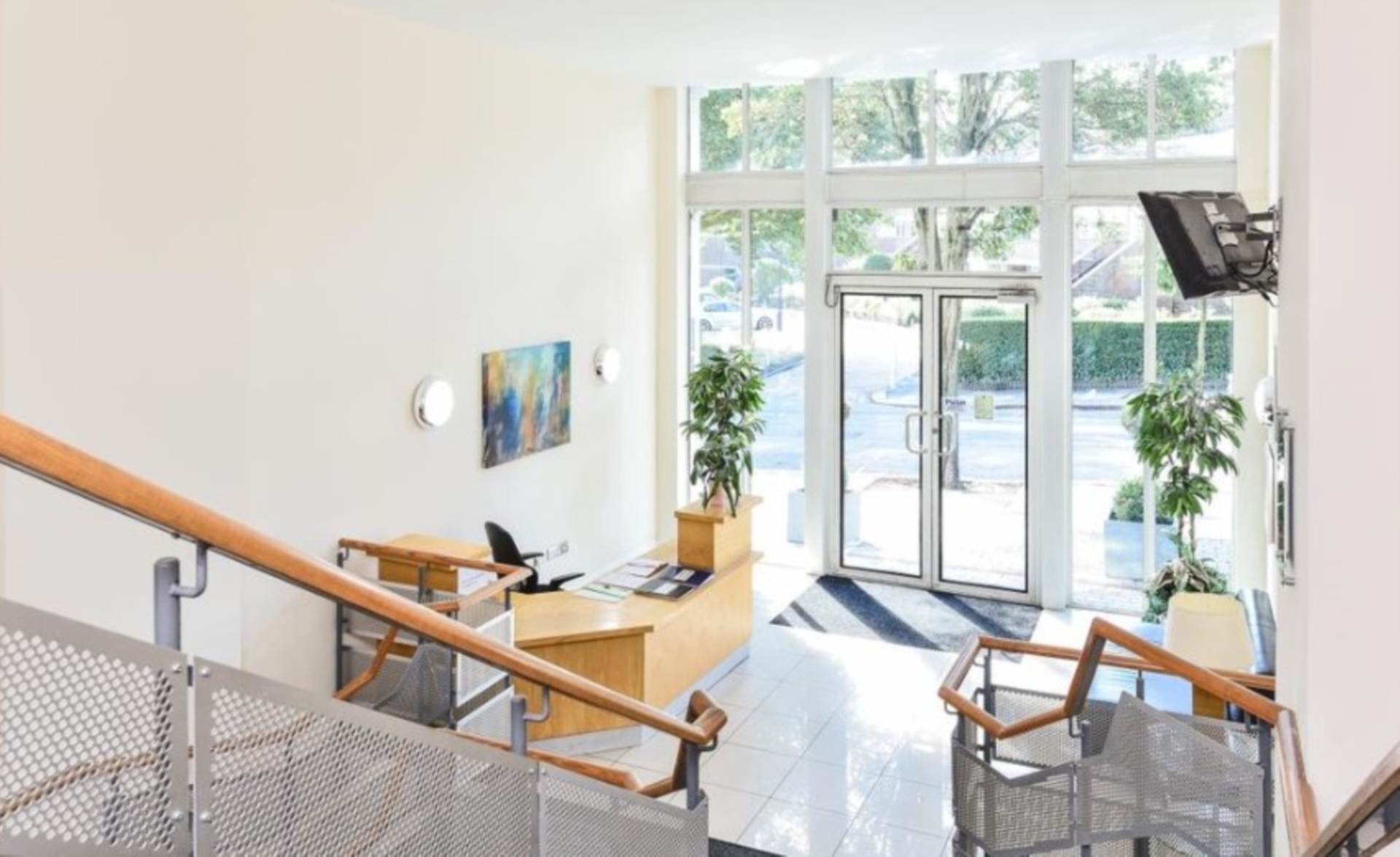 London W5 3BF 2 bed flat rental property internal/external image-2