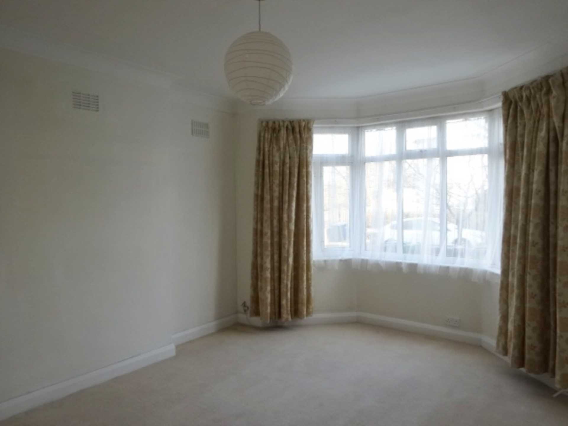 London N3 1ES 3 bed semi-detached rental property internal/external image-1