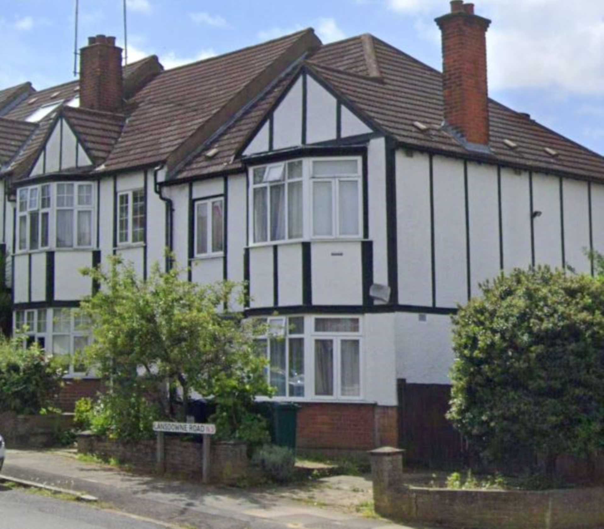 London N3 1ES 3 bed semi-detached rental property internal/external image-10