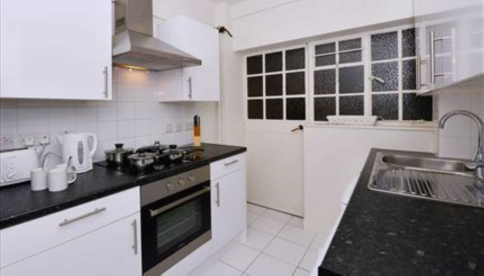 London SW3 6SH 2 bed flat rental property internal/external image-2