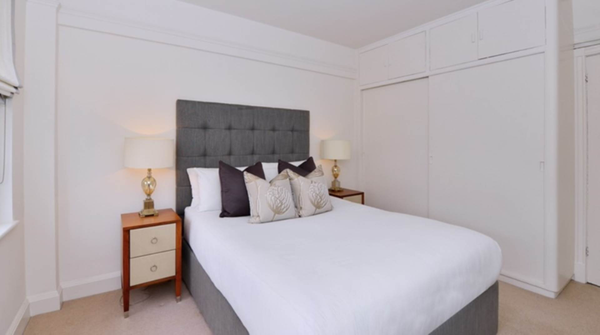 London SW3 6SH 2 bed flat rental property internal/external image-3