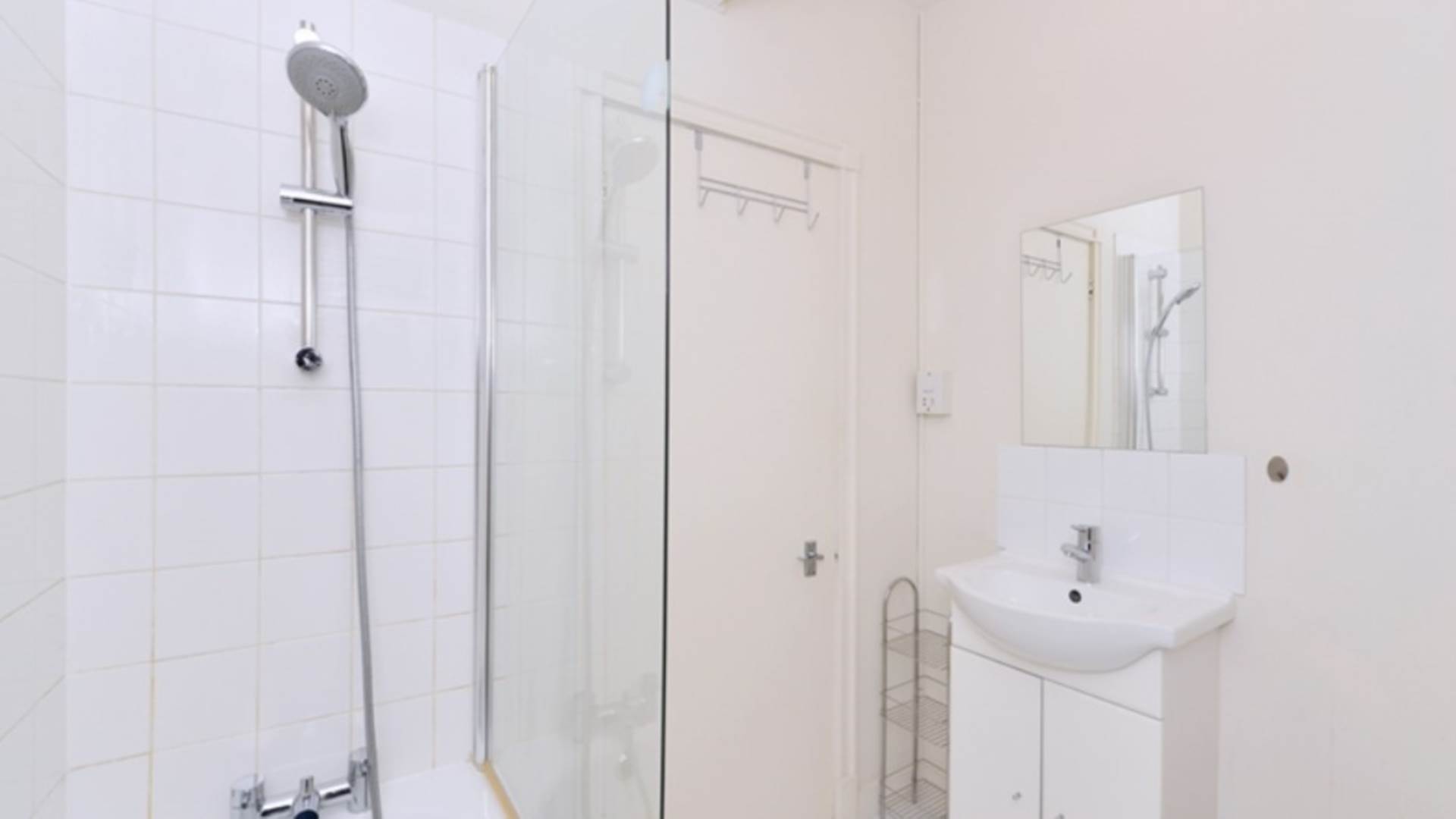 London SW3 6SH 2 bed flat rental property internal/external image-6