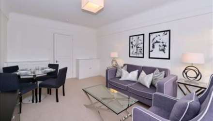 2 bed flat to rent in London SW3