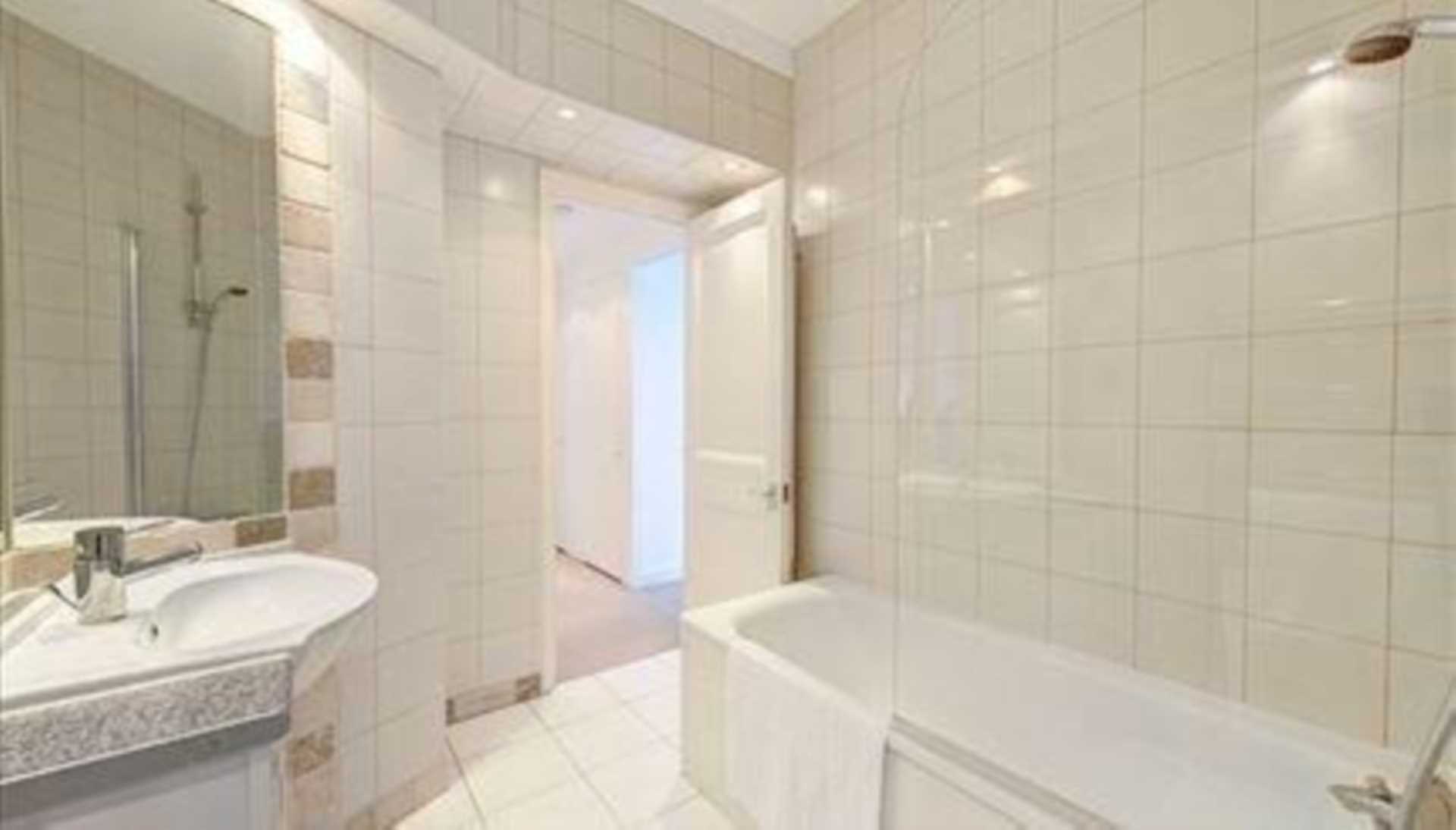 London W1J 5LY 1 bed studio rental property internal/external image-6