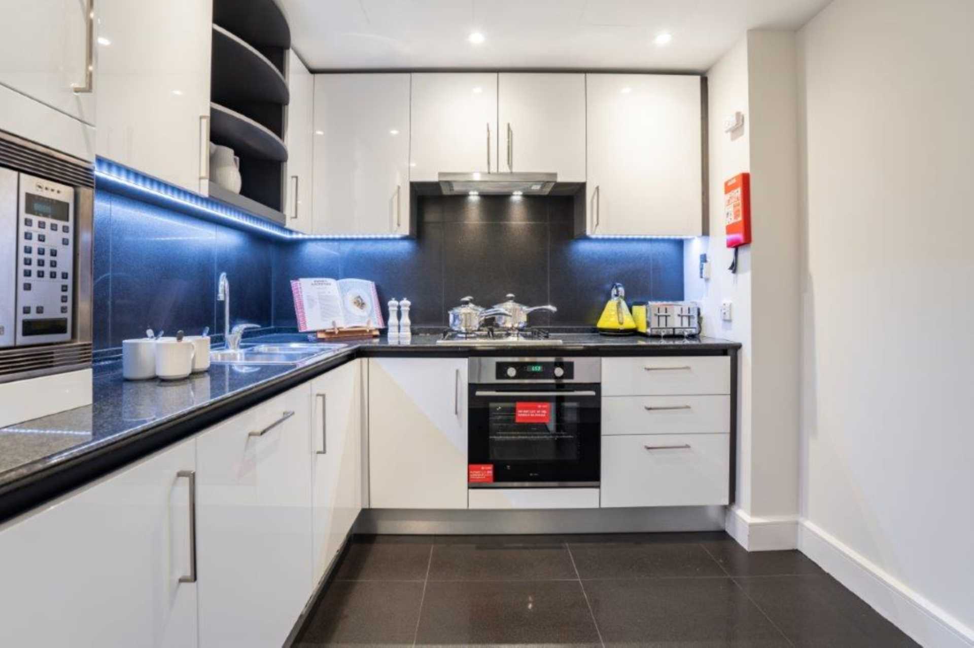 ロンドン E14 8RW 2ベッドフラット 賃貸物件の内外装写真-3