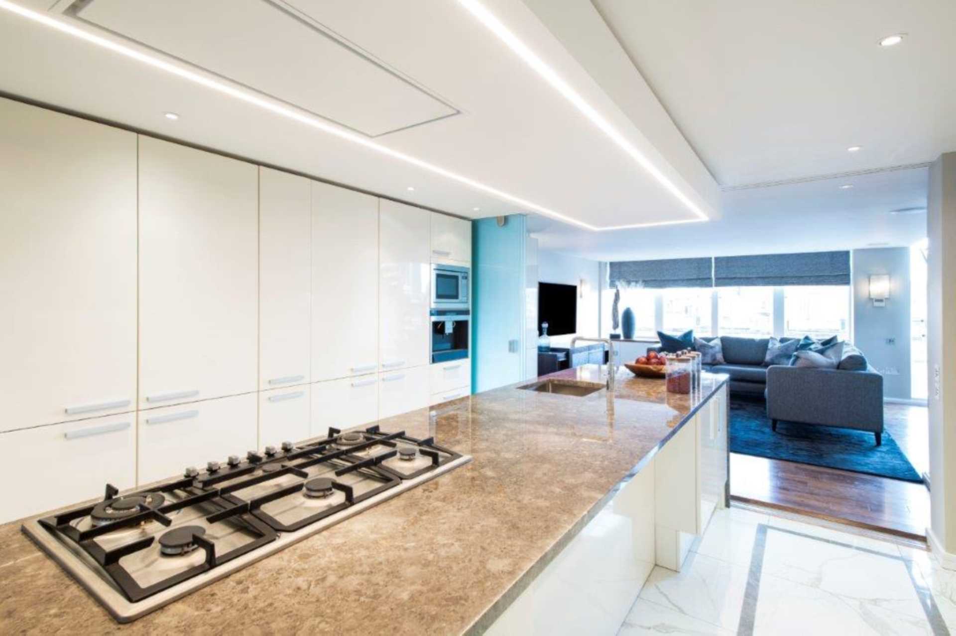 London W8 5EH 3 bed flat rental property internal/external image-3