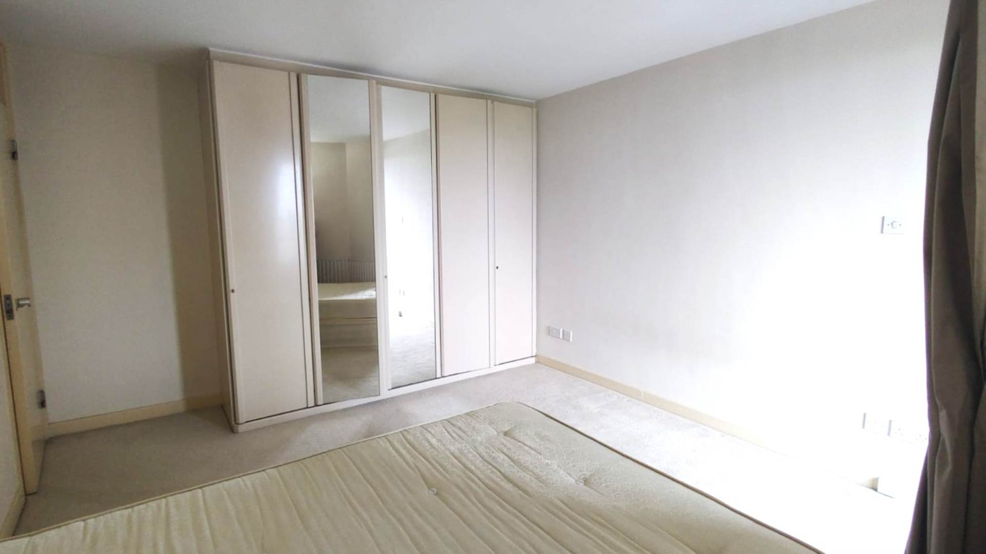 London NW3 6HT 2 bed maisonette rental property internal/external image-9
