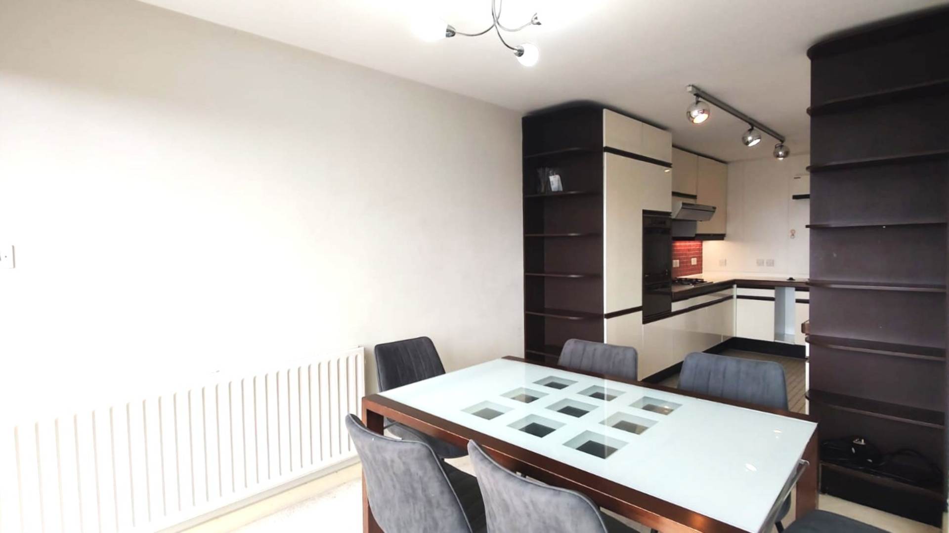 London NW3 6HT 2 bed maisonette rental property internal/external image-3