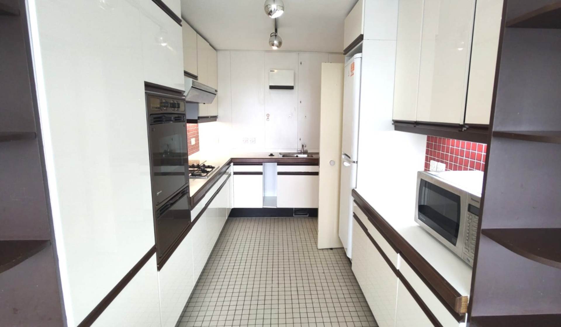 London NW3 6HT 2 bed maisonette rental property internal/external image-4