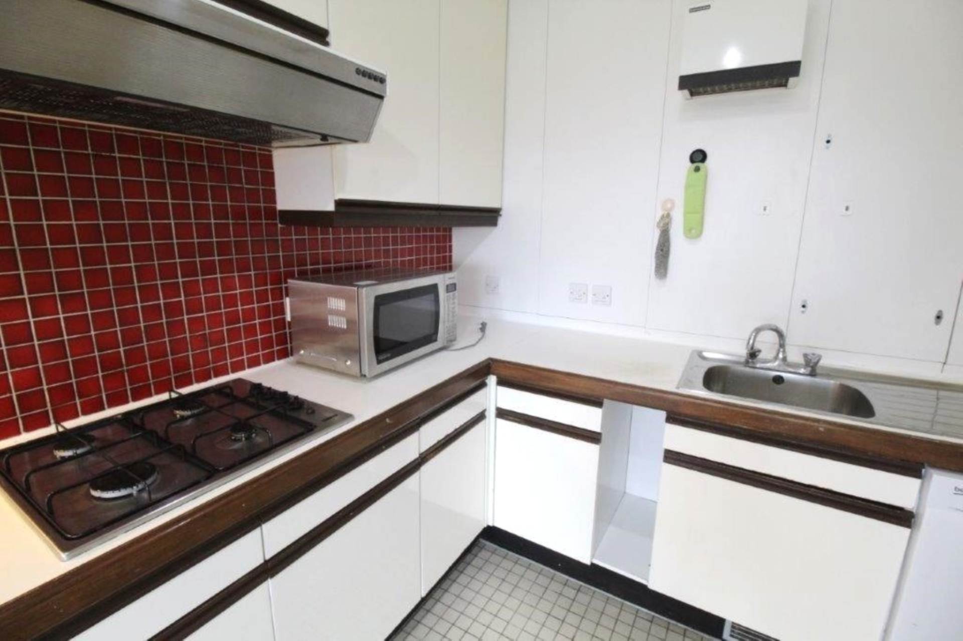 London NW3 6HT 2 bed maisonette rental property internal/external image-5