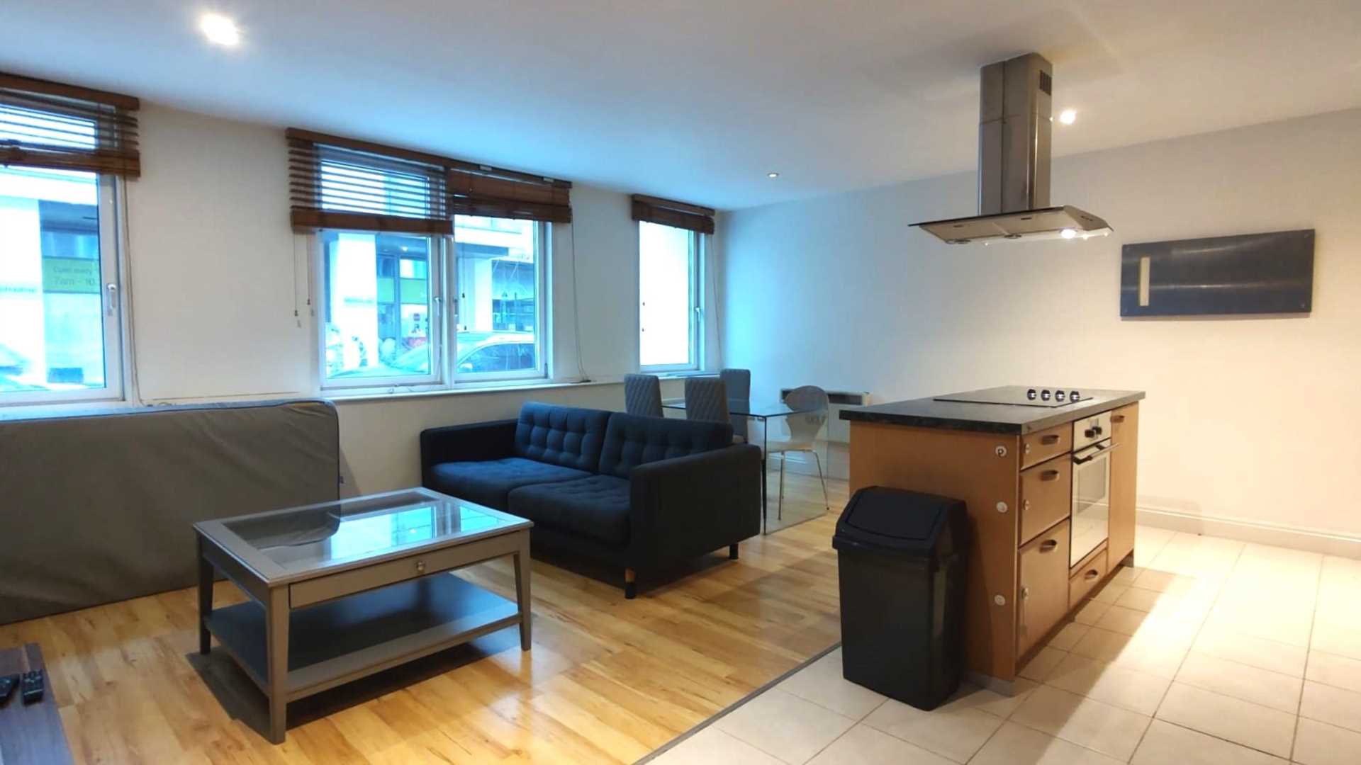 London NW3 3NW 2 bed flat rental property internal/external image-1